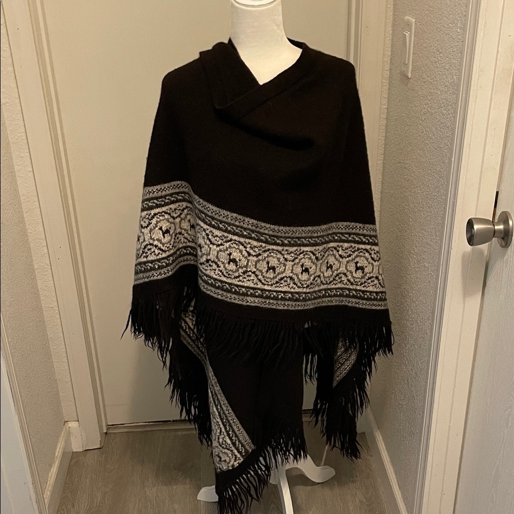 Very Special! 100% alpaca hand-made shawl, made in Bolivia Poncho